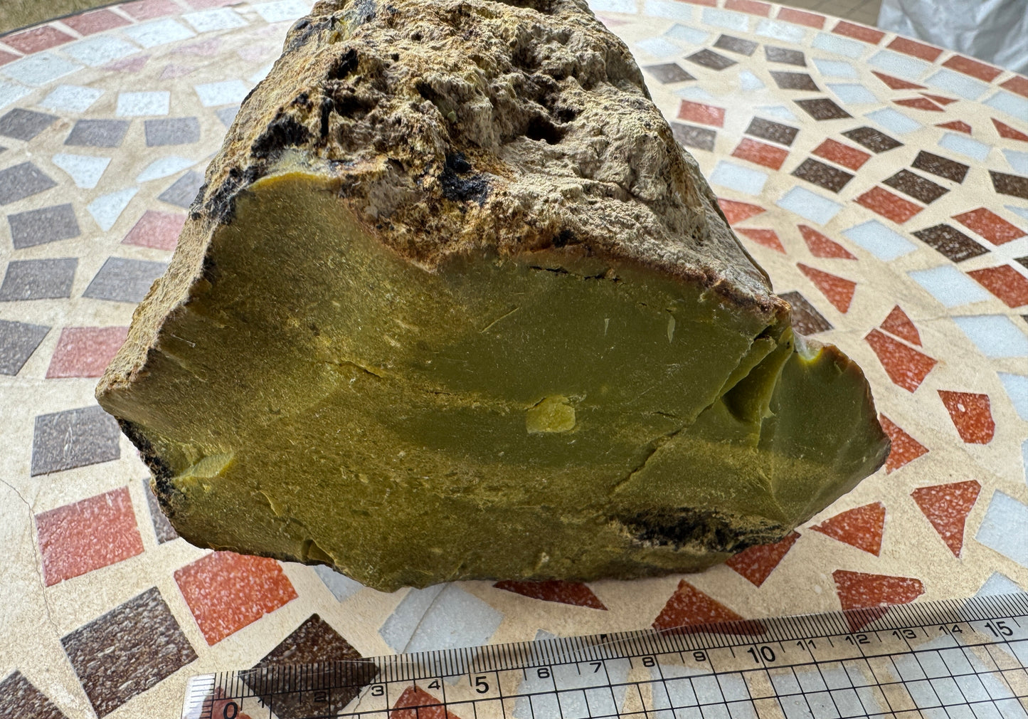 静けさを宿す石:オリーブオパール原石|ラフスタイル/風化層付き(約1.8kg)