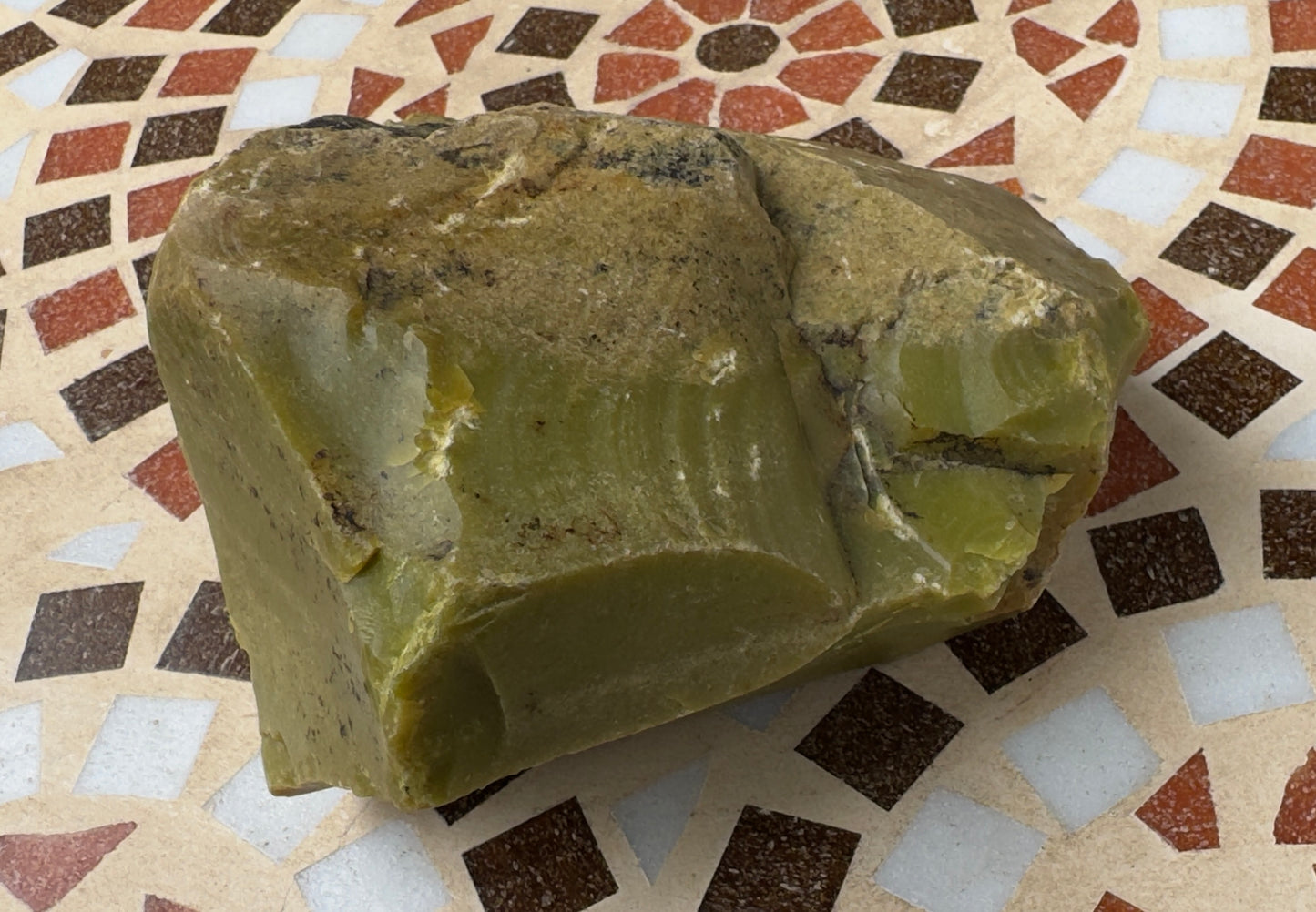 深呼吸するグリーン:オリーブオパール原石|半研磨風/風化皮少なめ(約1.4kg)