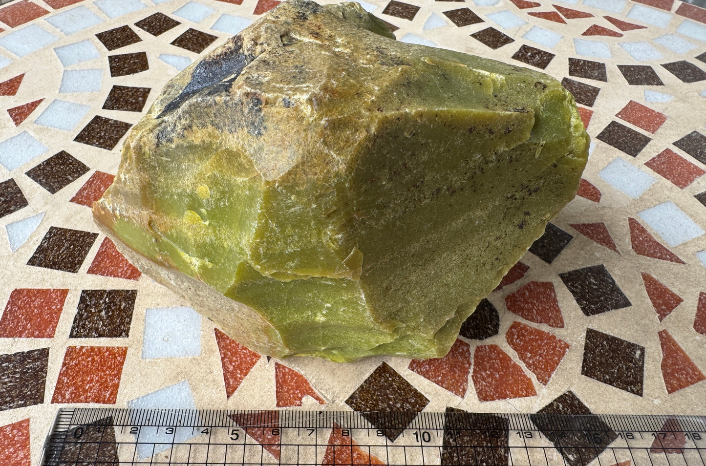 深呼吸するグリーン:オリーブオパール原石|半研磨風/風化皮少なめ(約1.4kg)